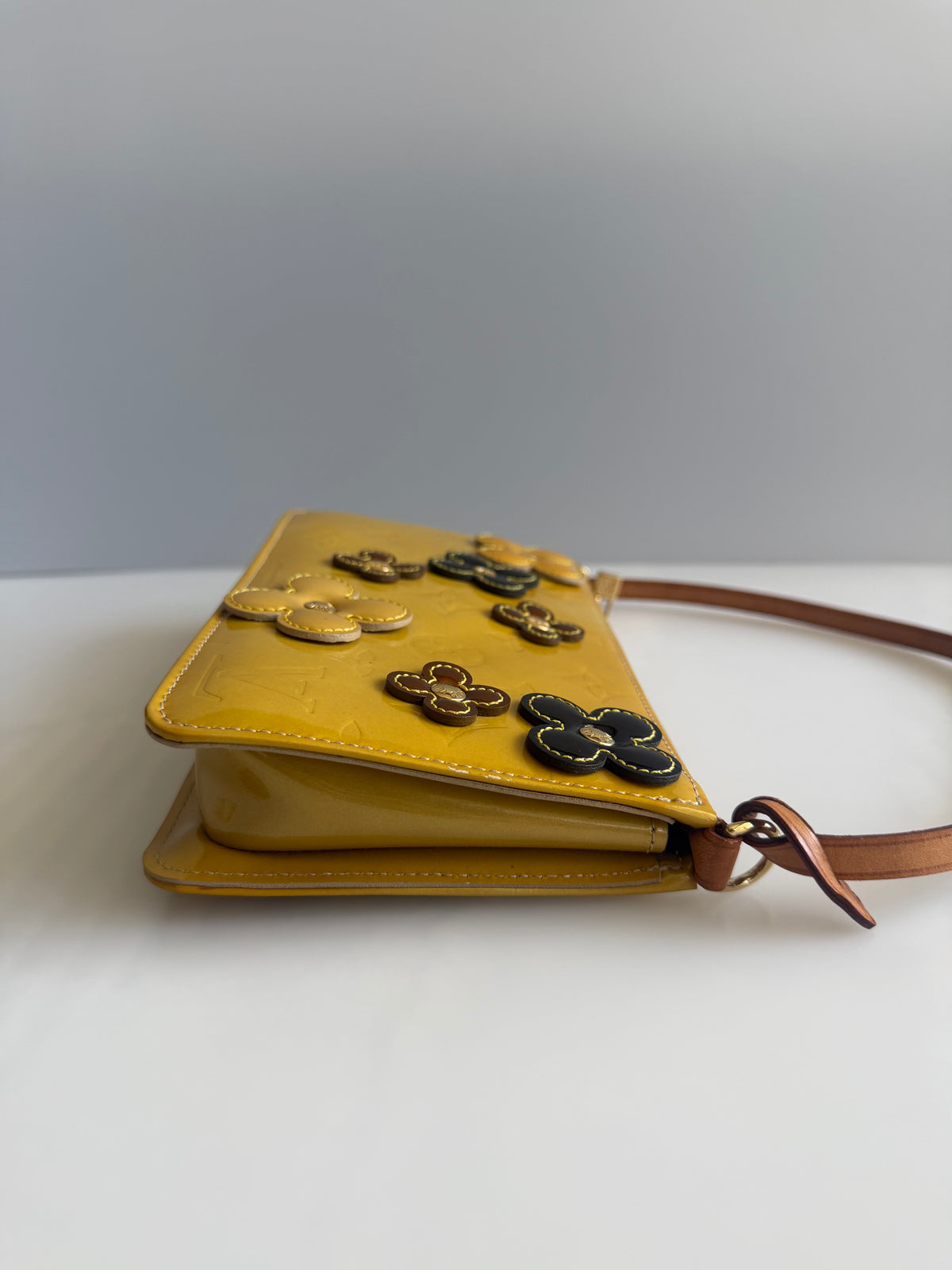 Louis Vuitton Monogram Vernis Lexington Fleurs Pochette - Yellow