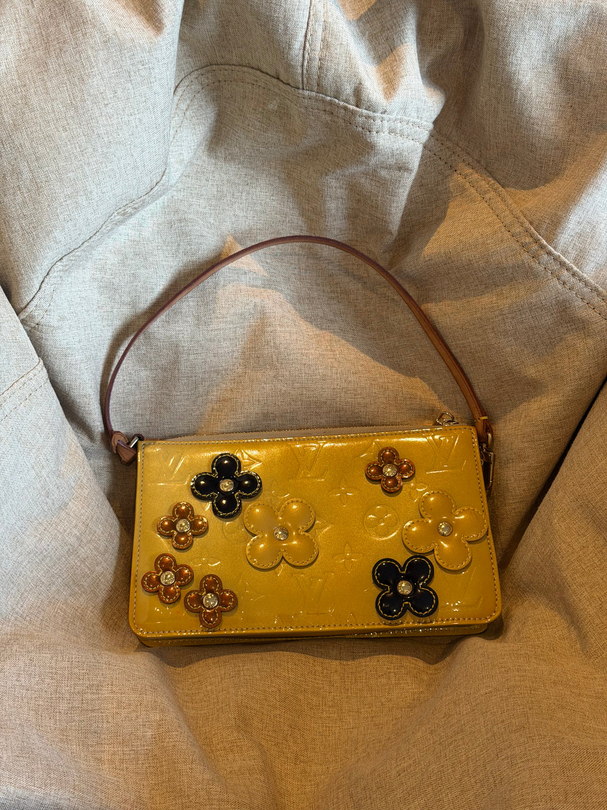 Louis Vuitton Monogram Vernis Lexington Fleurs Pochette - Yellow