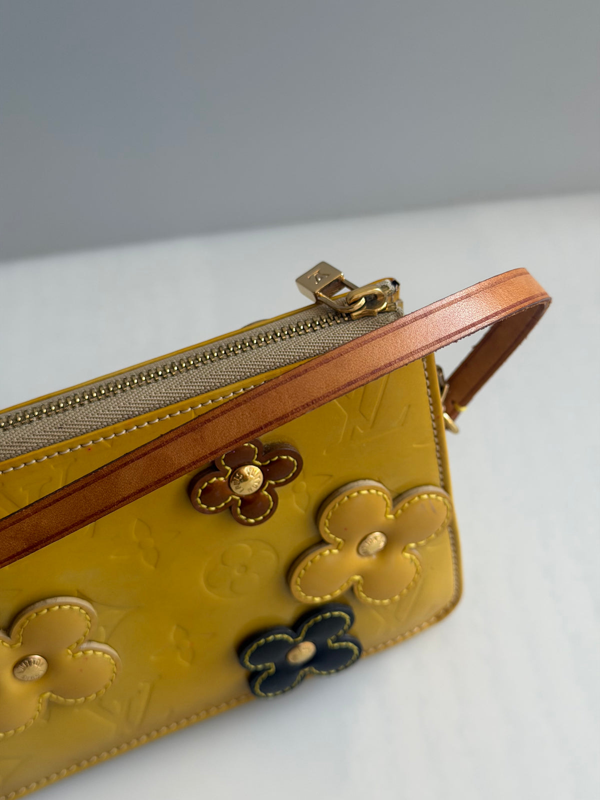 Louis Vuitton Monogram Vernis Lexington Fleurs Pochette - Yellow