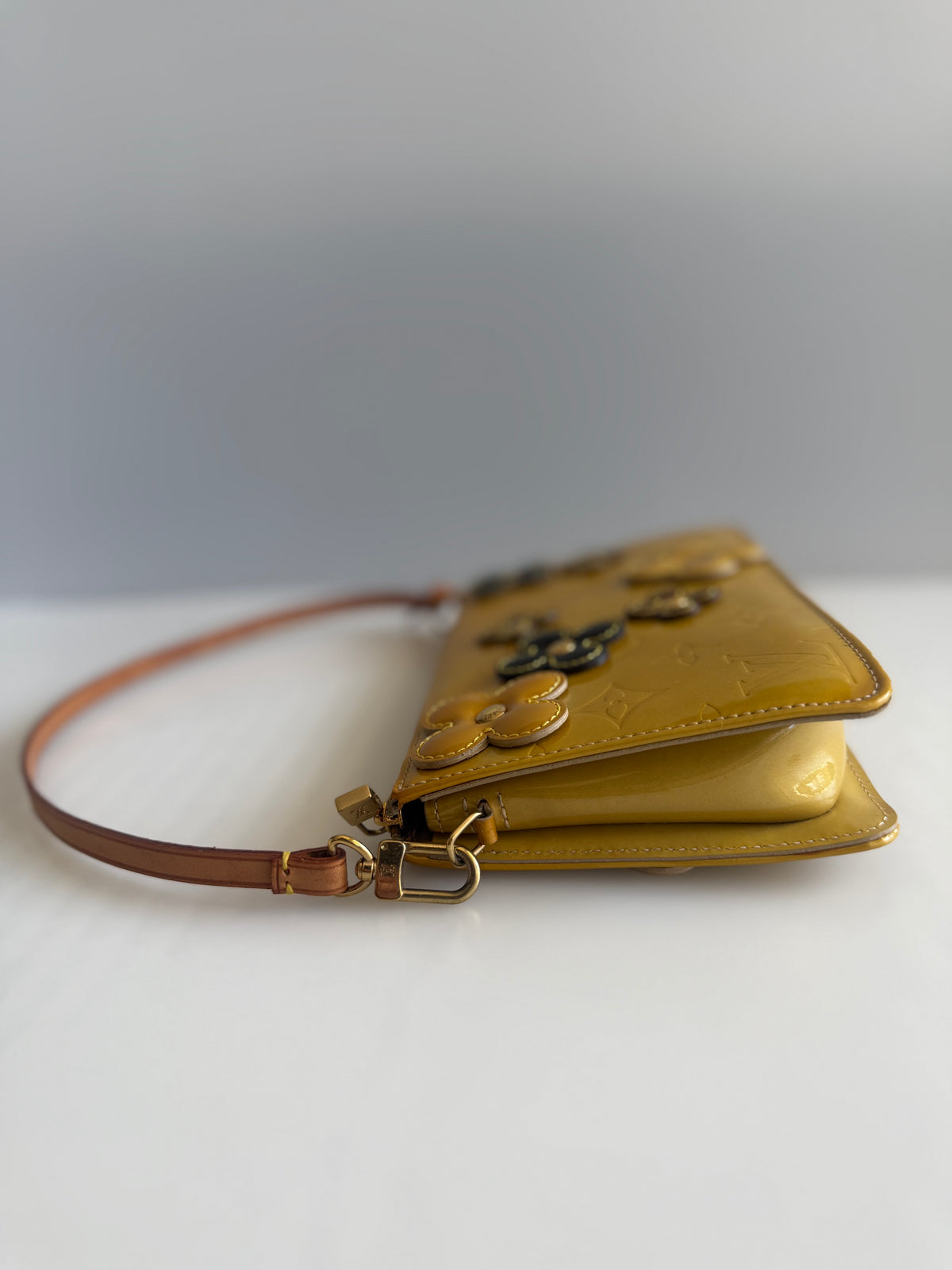 Louis Vuitton Monogram Vernis Lexington Fleurs Pochette - Yellow