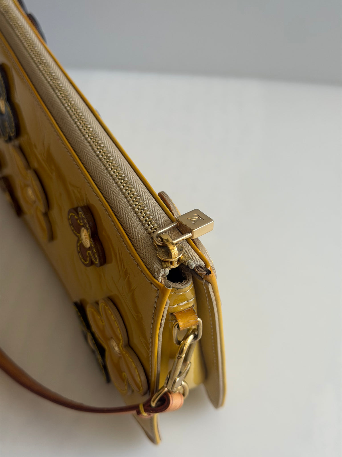 Louis Vuitton Monogram Vernis Lexington Fleurs Pochette - Yellow