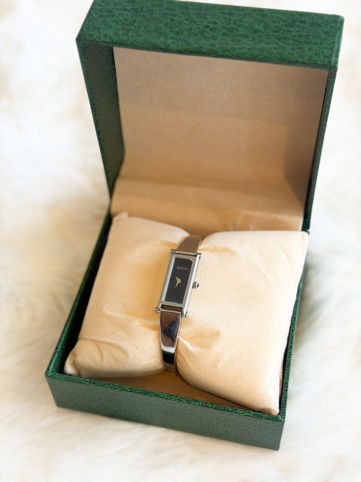 Vintage Gucci 1500L Bangle Watch