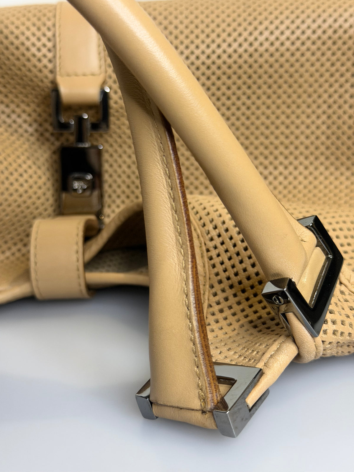 Rare Gucci Perforated Leather Jackie x Bardot Tan Hobo Shoulder Bag w/ Pouch
