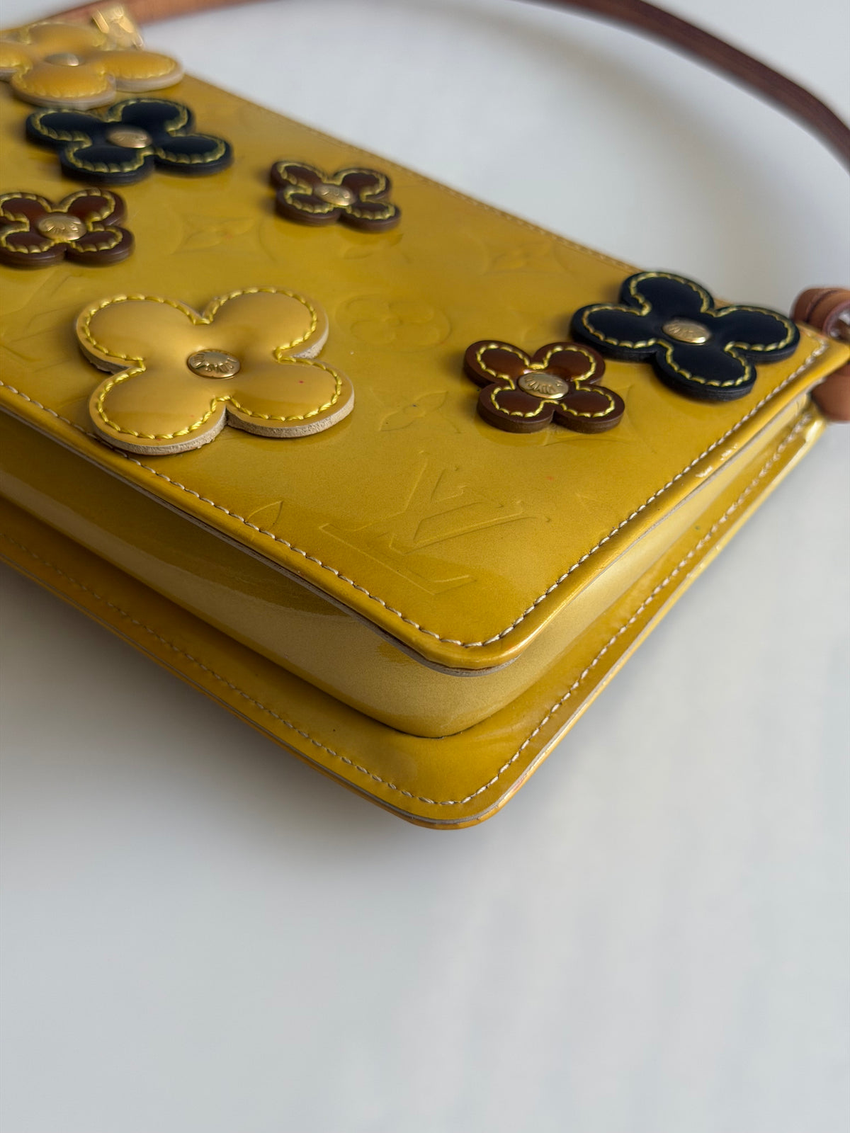 Louis Vuitton Monogram Vernis Lexington Fleurs Pochette - Yellow